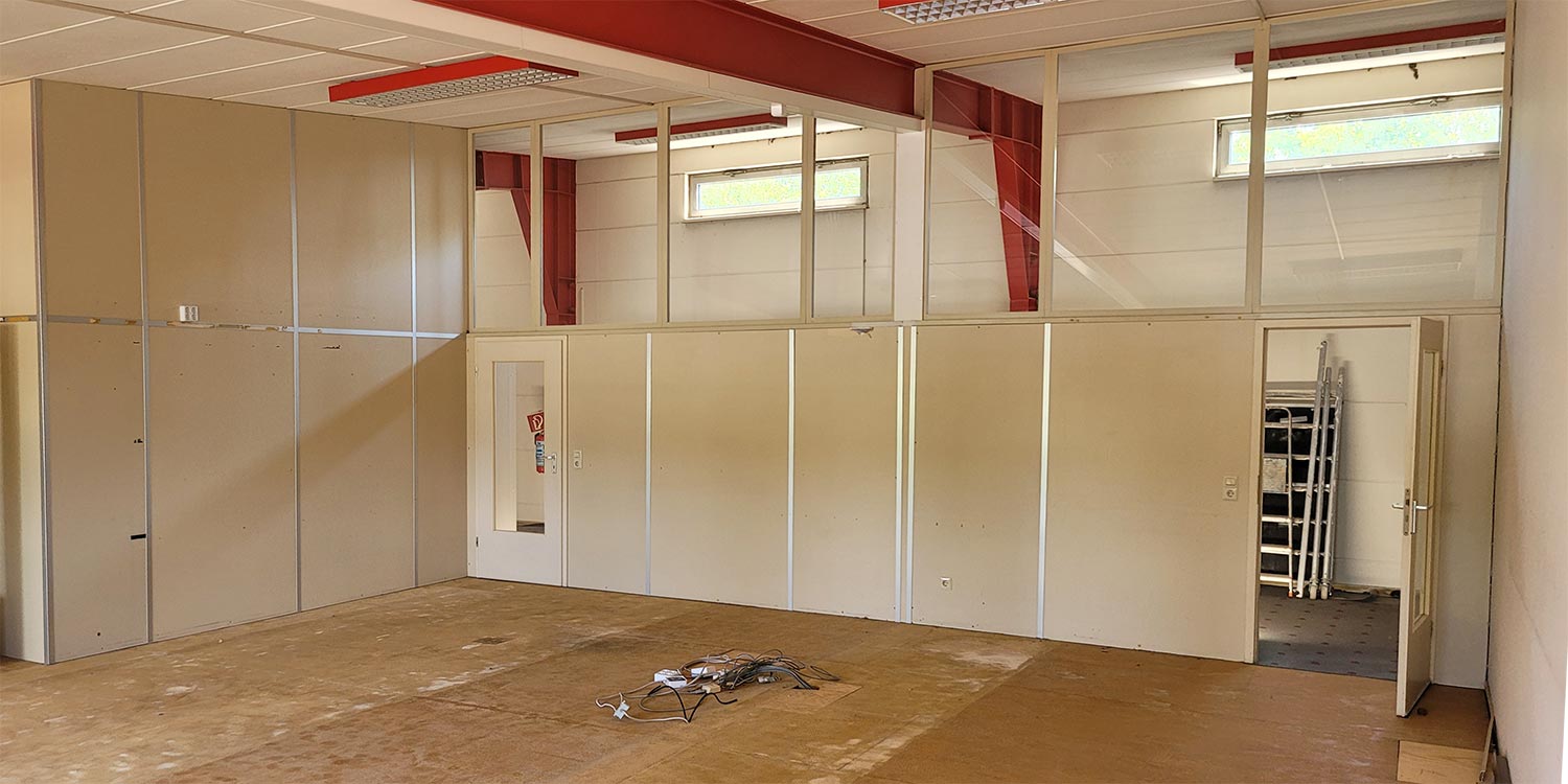 großer Besprechungsraum vor der Renovierung