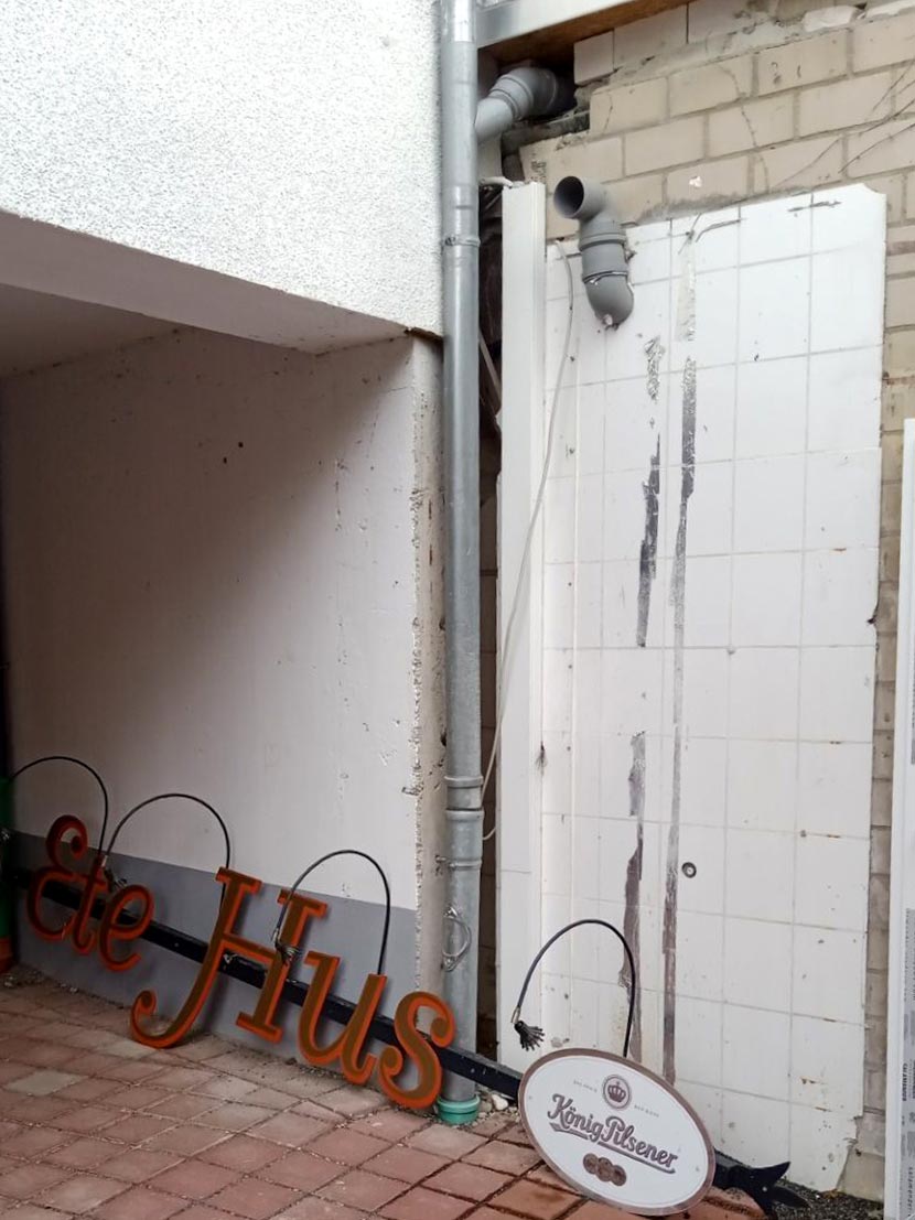 Fliesenspiegel auf Fassade im Ete-Hus Steinhude